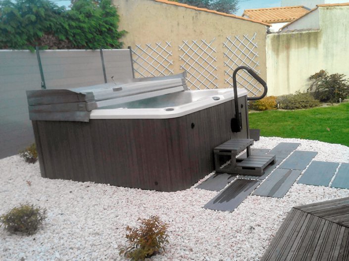 Spa Jacuzzi J-275 à Saint Sébastien sur Loire - Rêve de Piscine & Spa à Nantes Carquefou La Baule Loire Atlantique (44)