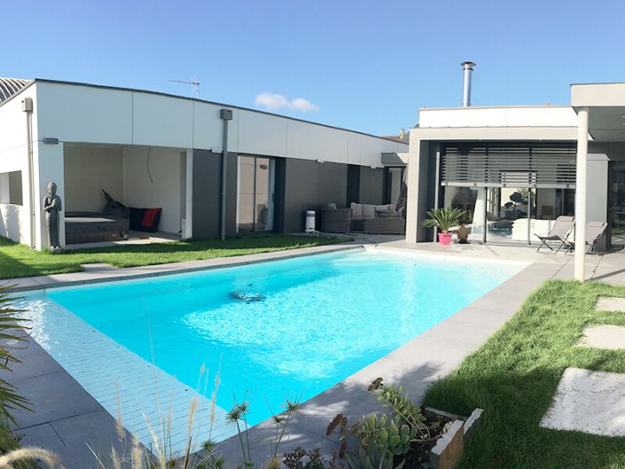 Piscine en coque polyester Alliance Piscines - Rêve de Piscine & Spa à Carquefou La Baule Loire Atlantique (44)