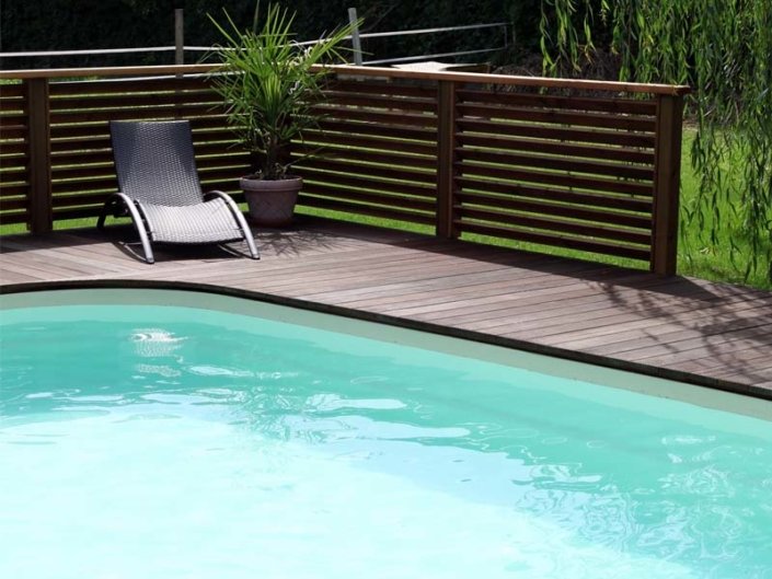 Piscine en coque polyester à fond plat ® Gamme Krono 4 - Rêve de Piscine & Spa à Nantes Carquefou La Baule Loire Atlantique (44)