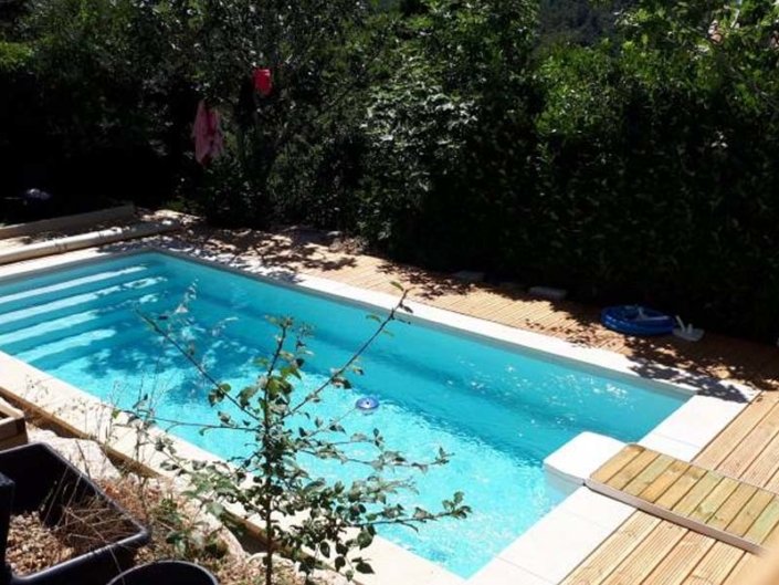 Piscine en coque polyester à fond plat ® Gamme Krono - Rêve de Piscine & Spa à Nantes Carquefou La Baule Loire Atlantique (44)