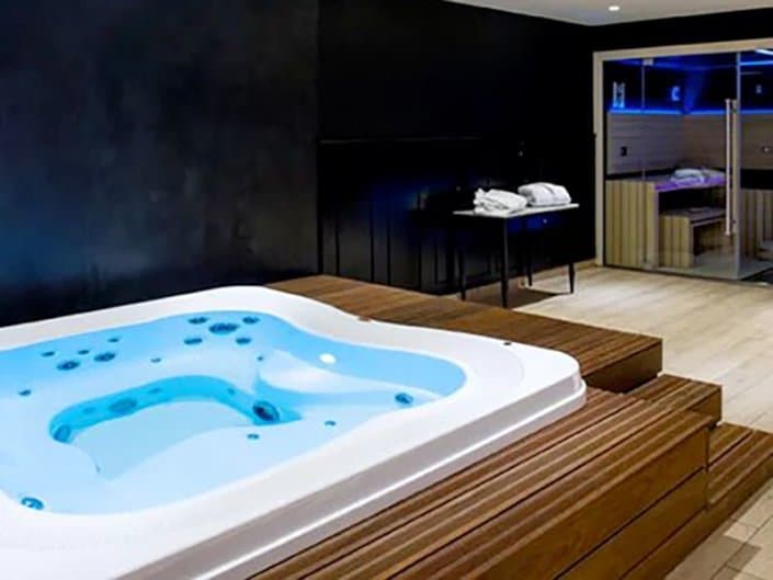Profile - Gamme Professionnelle - Spa Jacuzzi® Pro - Rêve de Piscine & Spa Nantes Carquefou La Baule (44)